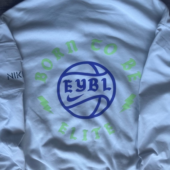 Nike Cream Hoodie with Silver Zipper - Picture 5 of 16